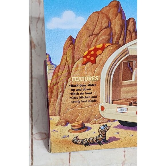 Mint Condition 2006 Vintage The Chevron Cars Hap E. Camper with Hitch & Original - Picture 5 of 12